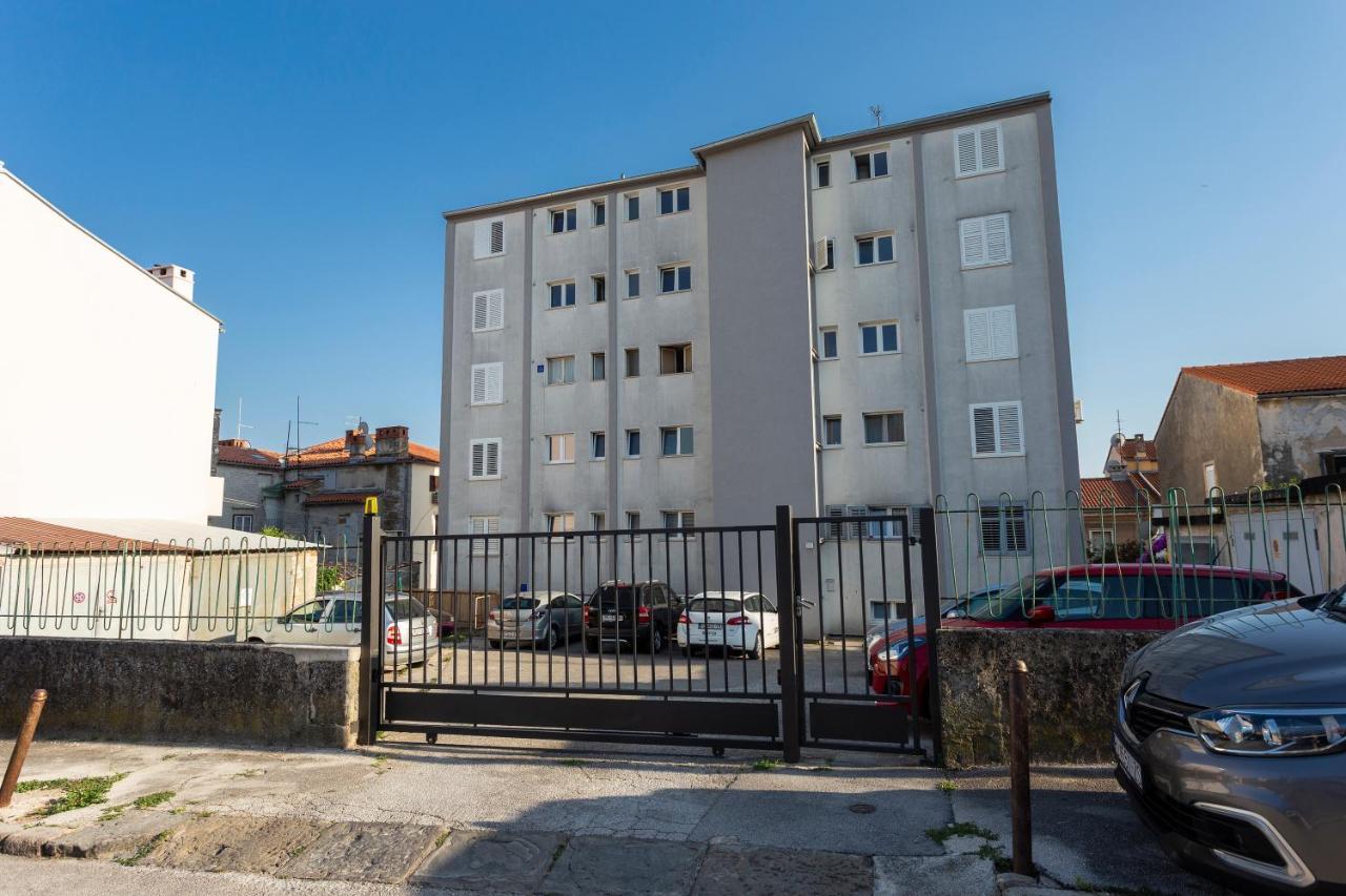 Apartman Izis Centar Pule Pula Extérieur photo